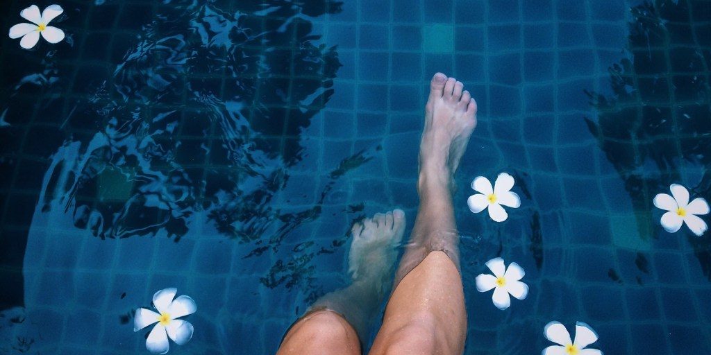 in-the-swimming-pool_t20_VKlR8P